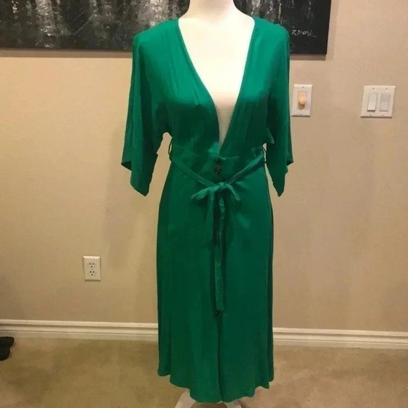 Forever 21 Vibrant Green 3/4 Sleeve Fit and Flare Button Front Dress-Size M - Picture 1 of 8